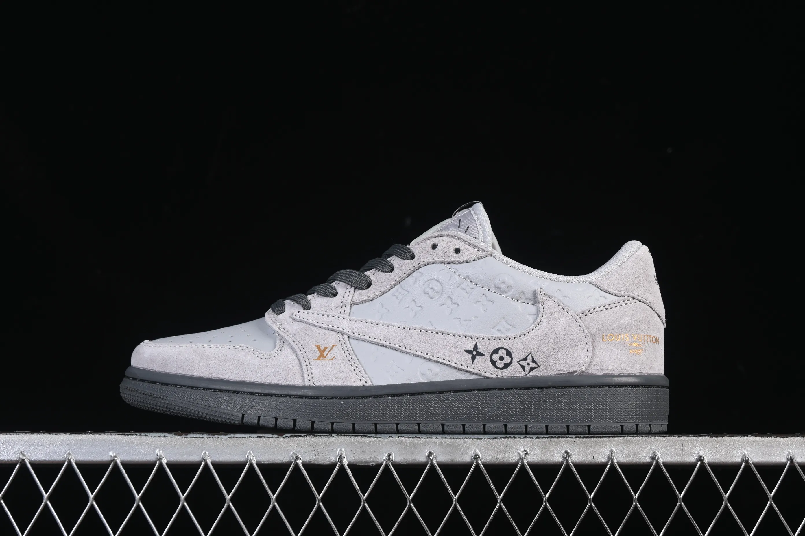 All categories Air Jordan Jordan series basketball shoes Air Jordan 1 Low High-end customized low-top sneakers Travis Scott x Fragment Design x Air Jordan 1 Low OG SP AJ1 Joe 1 joint gray pig eight embossed low-top cultural casual sneakers DZ5899-040